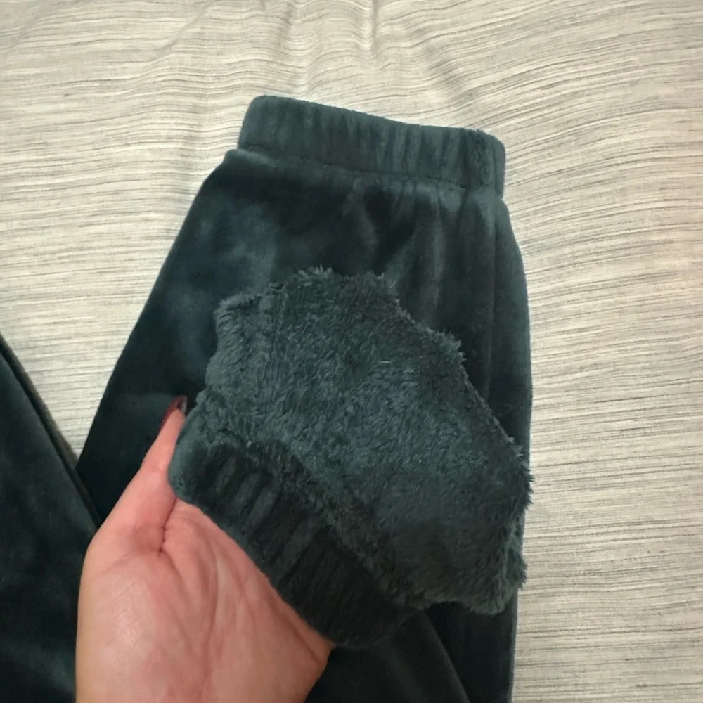 Double Cozy Karma Velvet Joggers - Picture 5 of 5